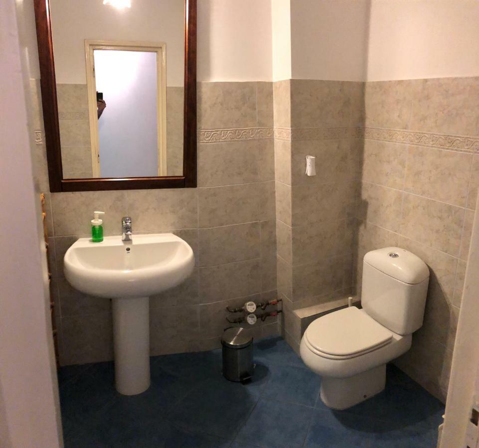 Green Apartment With Terrace 12 Bucureşti Eksteriør bilde