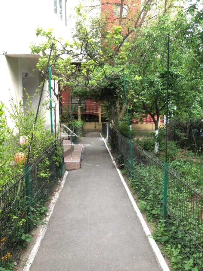 Green Apartment With Terrace 12 Bucureşti Eksteriør bilde